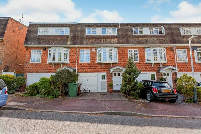 4 Bedroom Terraced House To Rent In Clarendon Gardens, Tunbridge Wells, Kent, TN2