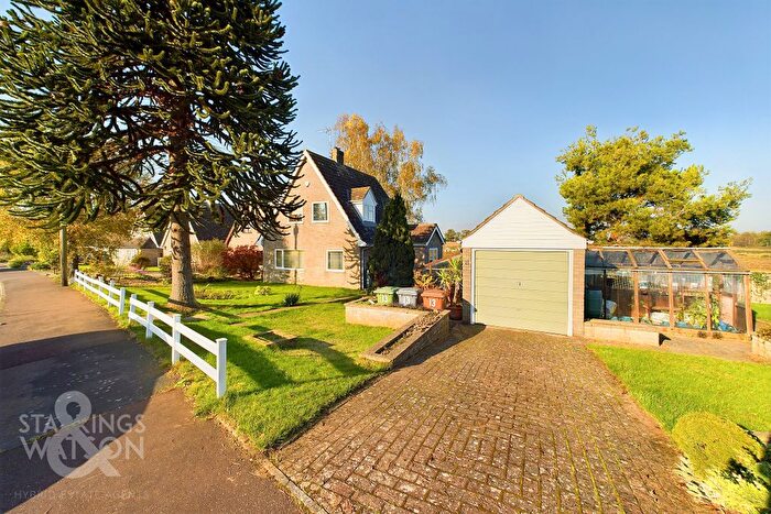 4 Bedroom Chalet For Sale In Church View Close, Reedham, Norwich, NR13