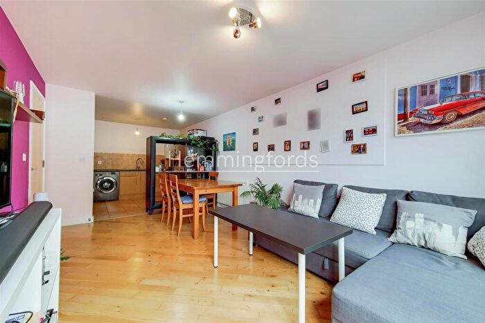 1 Bedroom Apartment To Rent In Mayes Road, London, N22