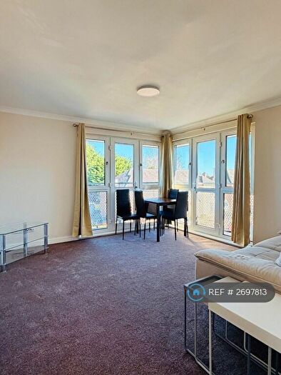 2 Bedroom Flat To Rent In Stenhouse Gardens, Edinburgh, EH11