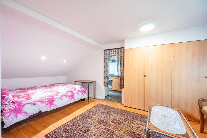 Studio To Rent In Bertie Road, Willesden Green, London, NW10