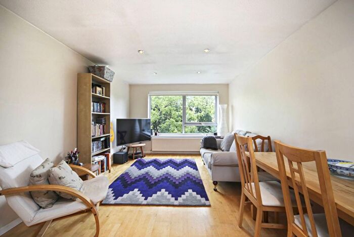 1 Bedroom Flat To Rent In Upper Richmond Road, East Putney, London, SW15