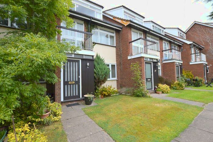 1 Bedroom Maisonette To Rent In Westfield Park, Hatch End, HA5
