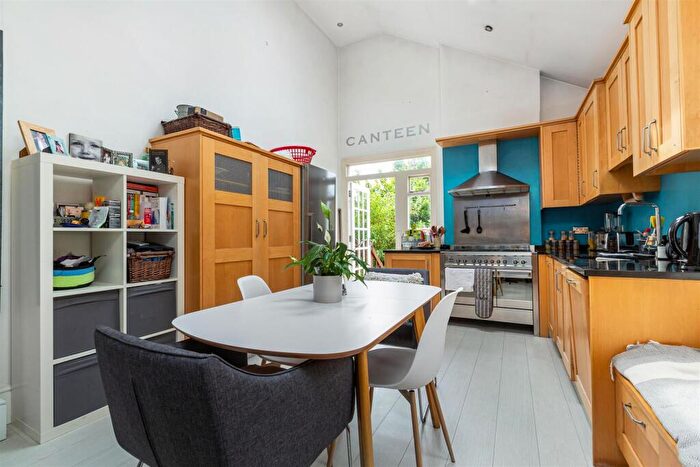 3 Bedroom Flat To Rent In Ashleigh Road, Mortlake, SW14