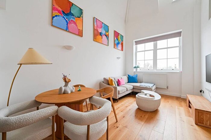 2 Bedroom Flat For Sale In Ecclesbourne Road, De Beauvoir Town, London, N1