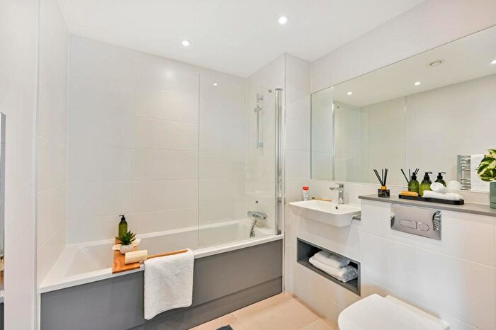 2 Bedroom Flat To Rent In Carter House, Maidenhead, SL6