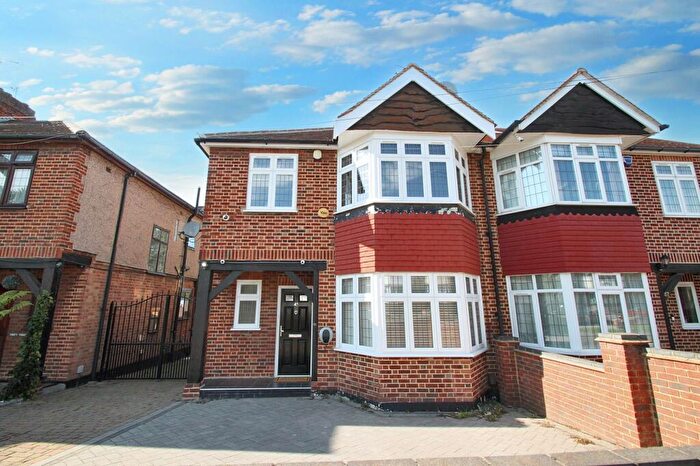 3 Bedroom Semi-Detached House To Rent In Rivington Avenue, Woodford Green, IG8
