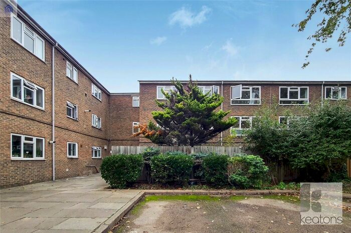 2 Bedroom Flat To Rent In Brierly Gardens, Bethnal Green, London, E2