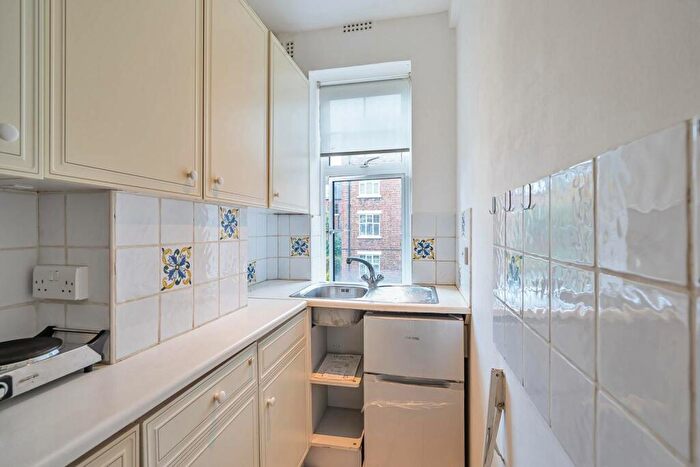 Studio To Rent In Belsize Grove, Belsize Park, London, NW3