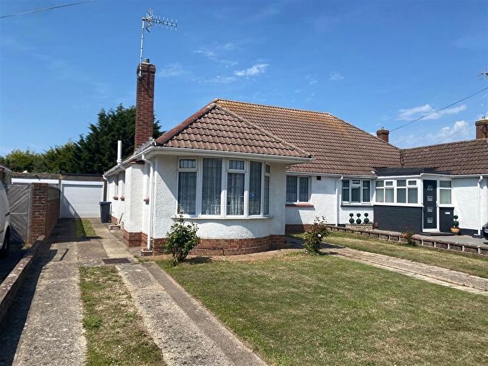 3 Bedroom Bungalow To Rent In Strathmore Close, Worthing, BN13