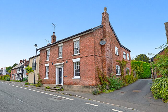 4 Bedroom Detached House For Sale In Walcote House, Pembridge, HR6