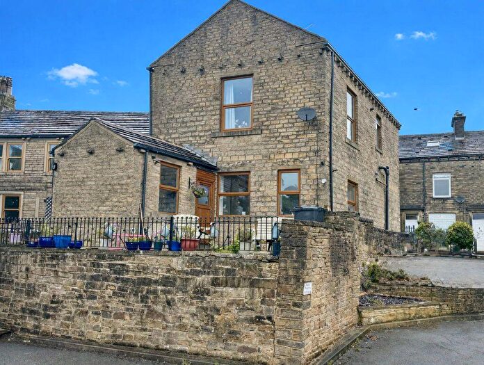 3 Bedroom Link Detached House For Sale In The Old Post Office, Stainland Road, Stainland, HX4
