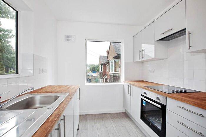 2 Bedroom Flat To Rent In Blakeney Court, Maidenhead, SL6