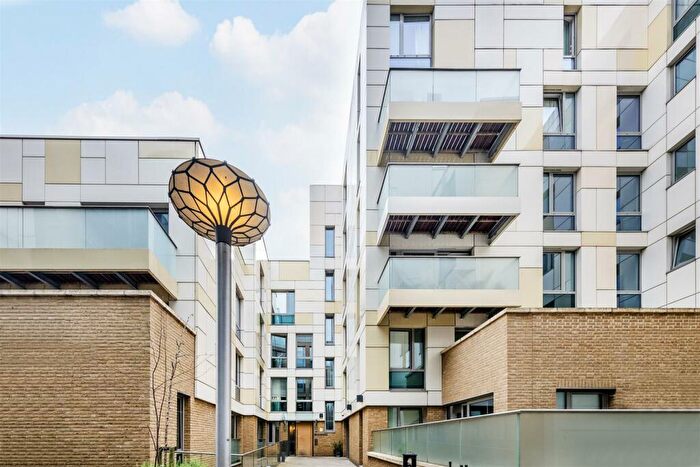 2 Bedroom Flat To Rent In Trematon Building, Trematon Walk, London, N1