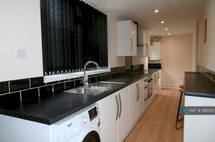 4 Bedroom Terraced House To Rent In Windsor Street, Nottingham, NG9