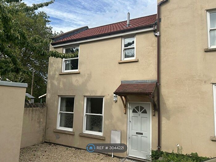2 Bedroom Semi Detached House To Rent In Park View Close, Bristol, BS5