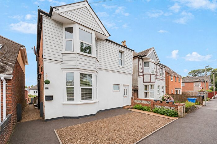 2 Bedroom Flat For Sale In Kipling Road, Poole, BH14