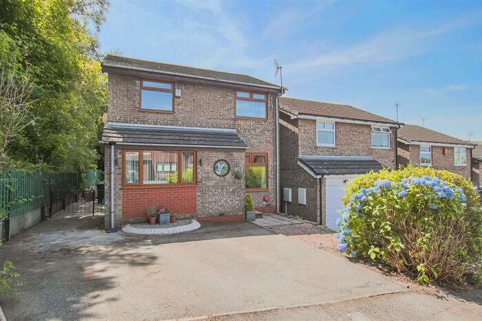 3 Bedroom House To Rent In Windsor Avenue, Helmshore, Rossendale, BB4