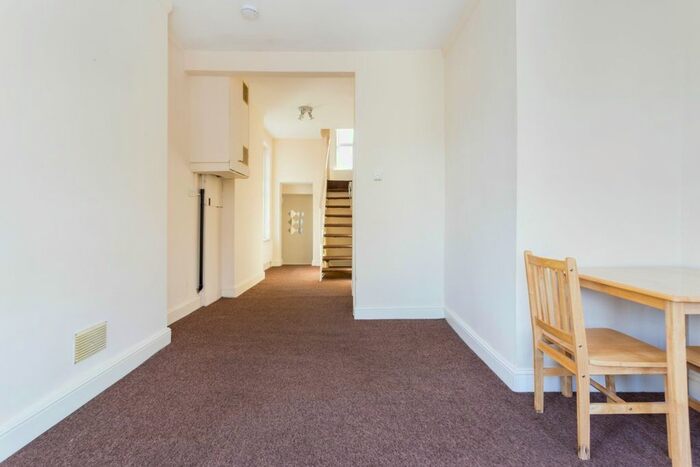 1 Bedroom Flat To Rent In High Road, London, N12