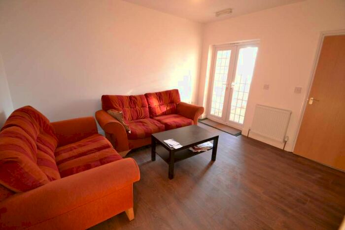 5 Bedroom Terraced House To Rent In Essex Street, Reading, RG2