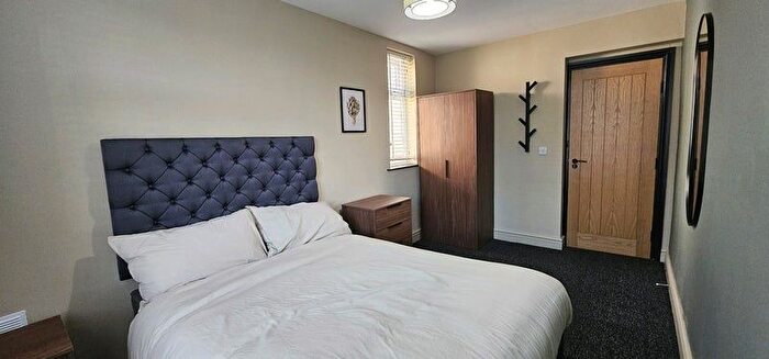 5 Bedroom Semi-Detached House To Rent In Parrin Lane, Manchester, M30