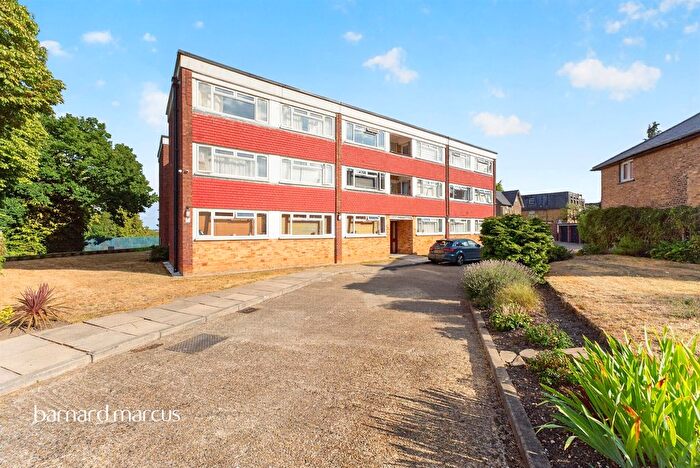 2 Bedroom Flat For Sale In Richmond Road, Barnet, EN5