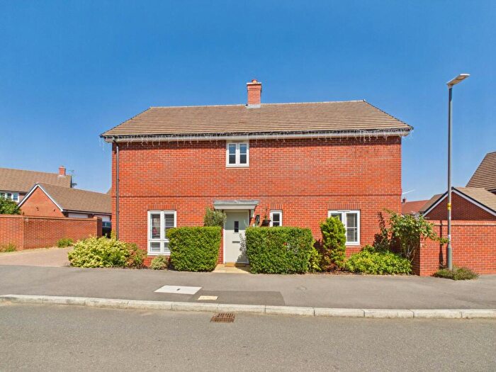 4 Bedroom Detached House For Sale In D`Arcy Close, Aylesbury, HP18