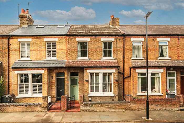 2 Bedroom Property For Sale In Lateward Road, Brentford, TW8