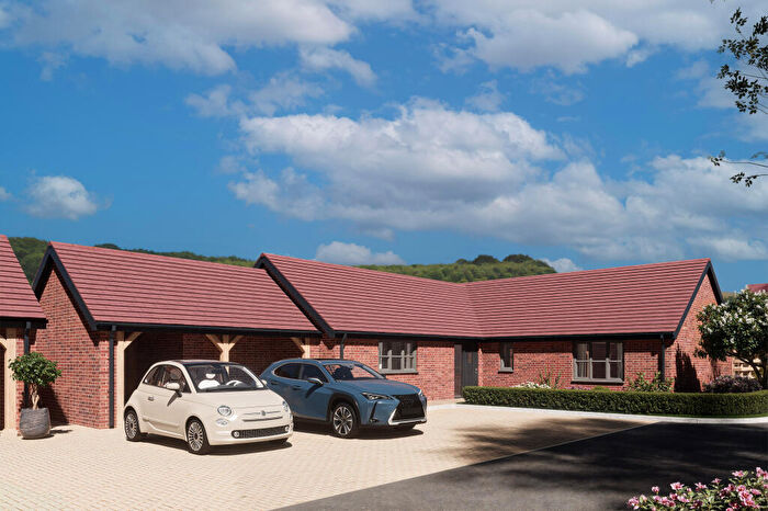 2 Bedroom Detached House For Sale In Ridgeway Close, Dagnall, HP4