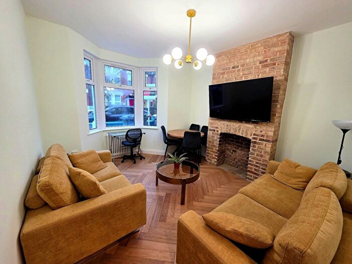 2 Bedroom Flat To Rent In Brookscroft Road, London, E17