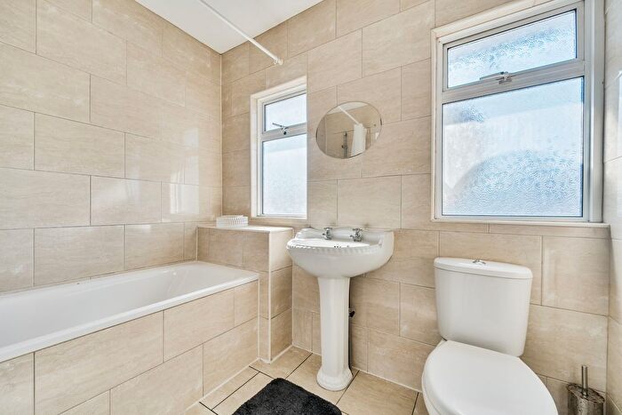 1 Bedroom Maisonette To Rent In Tamar Way, Langley, Slough, SL3