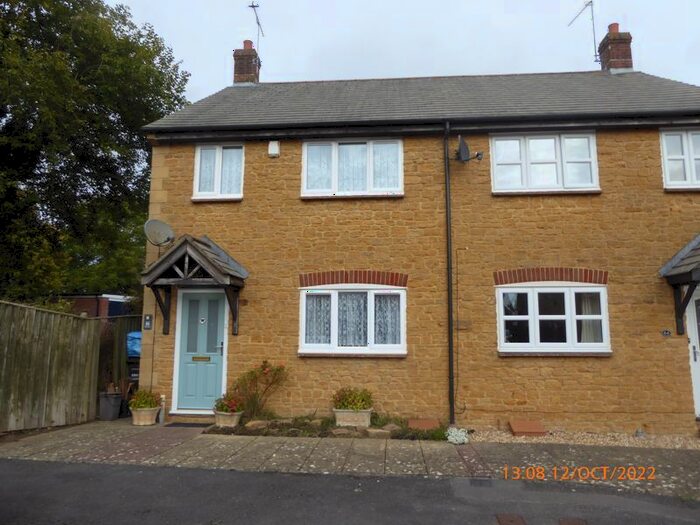 3 Bedroom Property To Rent In Lampreys Lane, South Petherton, TA13