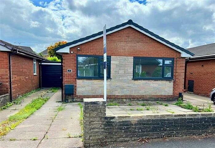 3 Bedroom Bungalow To Rent In Kirklee Avenue, Chadderton, OL9