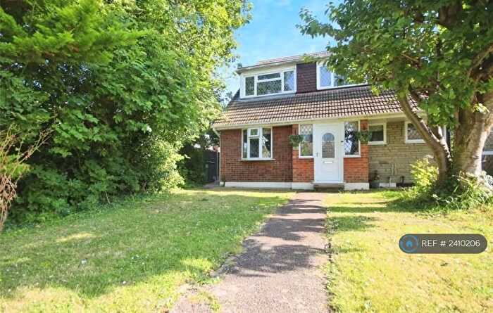 4 Bedroom Semi-Detached House To Rent In Ozonia Walk, Wickford, SS12
