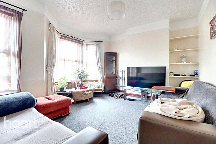1 Bedroom Maisonette For Sale In Clarendon Road, Luton, LU2