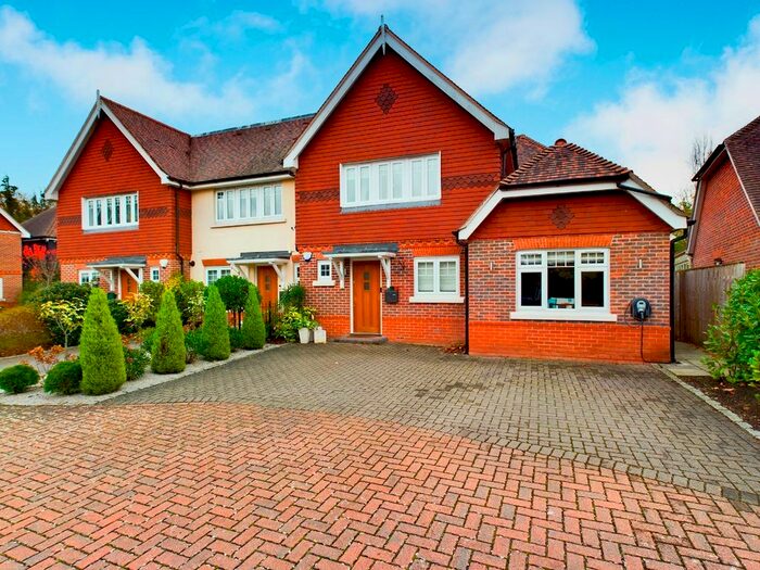 4 Bedroom Terraced House To Rent In Bramblings Close, Farnham, GU9