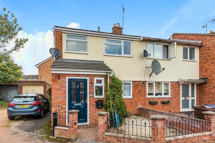 3 Bedroom End Of Terrace House To Rent In Chichester Close, Bicester, OX26