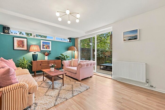 2 Bedroom Flat For Sale In Adeney Close, Hammersmith, London, W6
