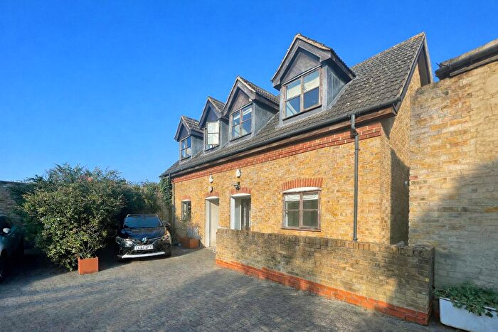 2 Bedroom Semi Detached House For Sale In Palatine Road, London, N16