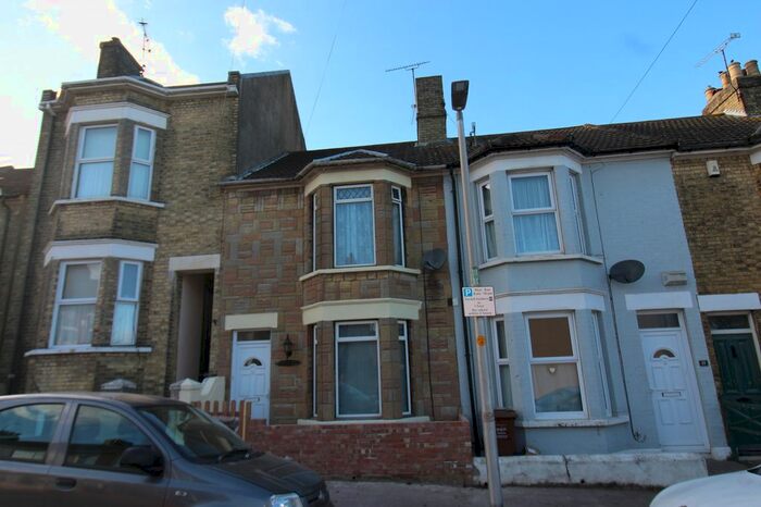 3 Bedroom Terraced House To Rent In College Avenue, Gillingham, Kent, ME7