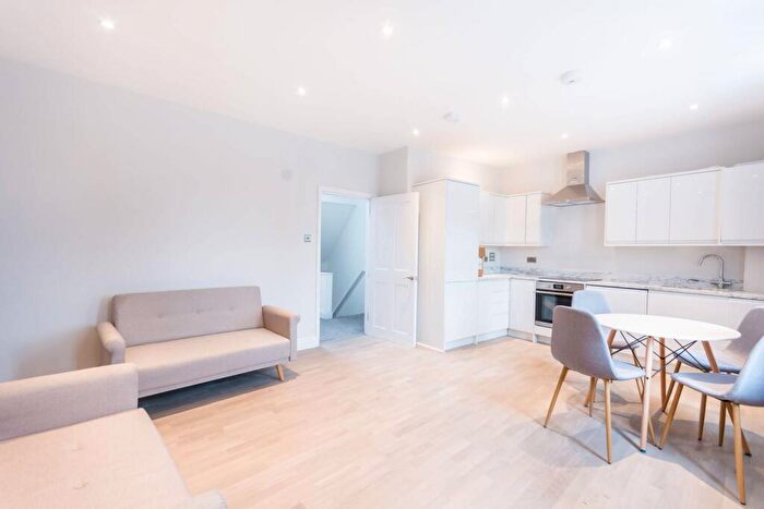 3 Bedroom Flat For Sale In Rectory Road, Hackney, London, N16