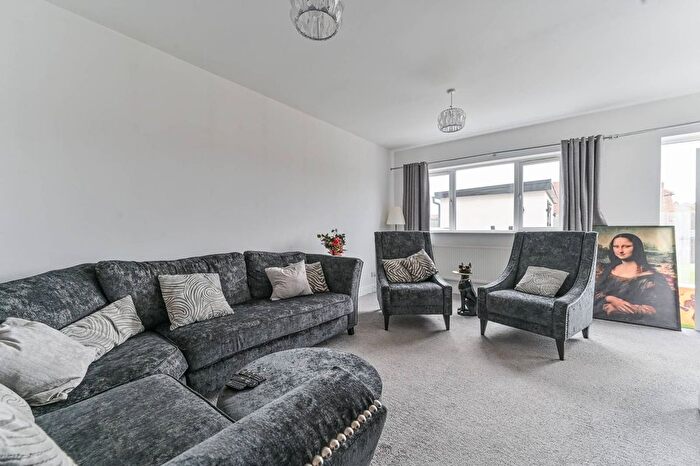 4 Bedroom Detached House For Sale In Riddlesdown Road, Croydon, Purley, CR8