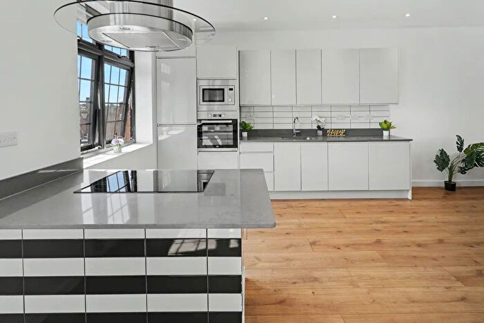 3 Bedroom Flat To Rent In Oaklands Road, Lancia House, NW2