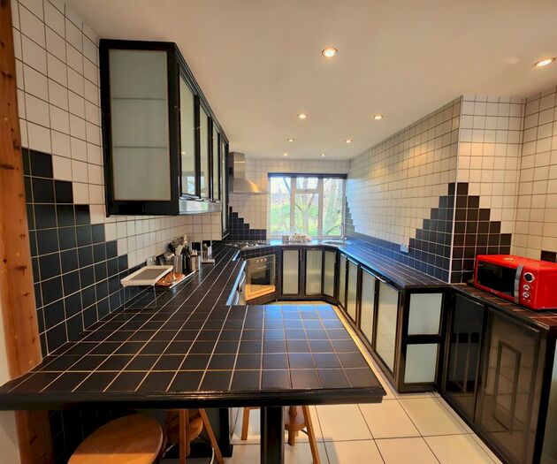 1 Bedroom Flat To Rent In Shakspeare Walk, London, N16