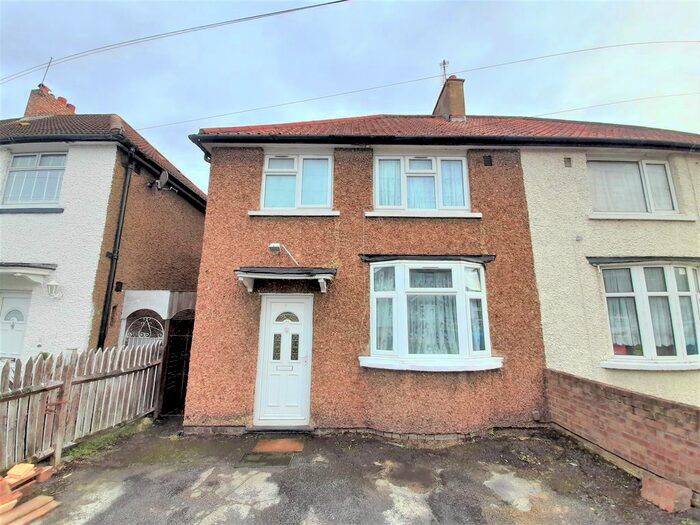 3 Bedroom Semi-Detached House To Rent In Hanover Circle, Hayes, Greater London UB3