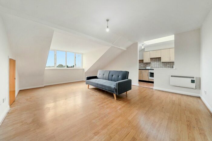 2 Bedroom Flat To Rent In Church Road, London, W3