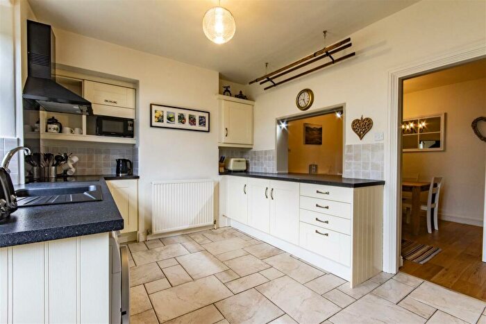 3 Bedroom Cottage For Sale In Quarry Lane, Alton, Chesterfield, S42