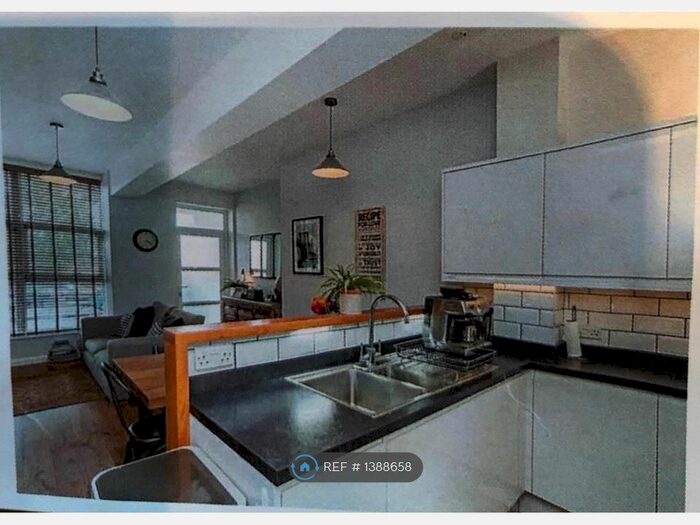 2 Bedroom Flat To Rent In Victoria Road, Burgess Hill, RH15