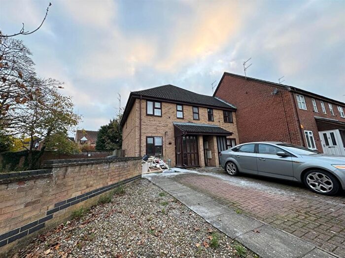 1 Bedroom Flat To Rent In Mead Path, Chelmsford, CM2