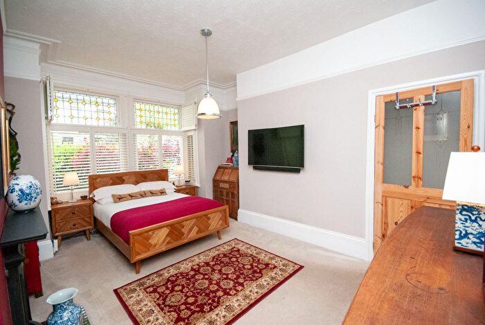 2 Bedroom Flat To Rent In Avenue Terrace, Westcliff-On-Sea, SS0